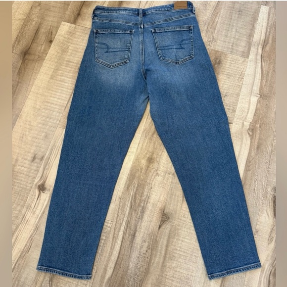 Women’s American Eagle Stretch Mom Jean - Picture 2 of 6